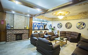 Central Hill Resort The Mall Road